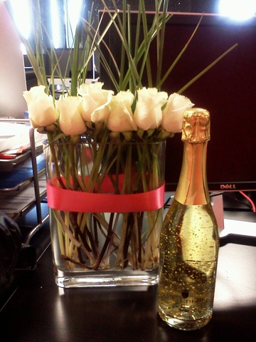 Grattis Bilder Med Champagne Och Blommor
